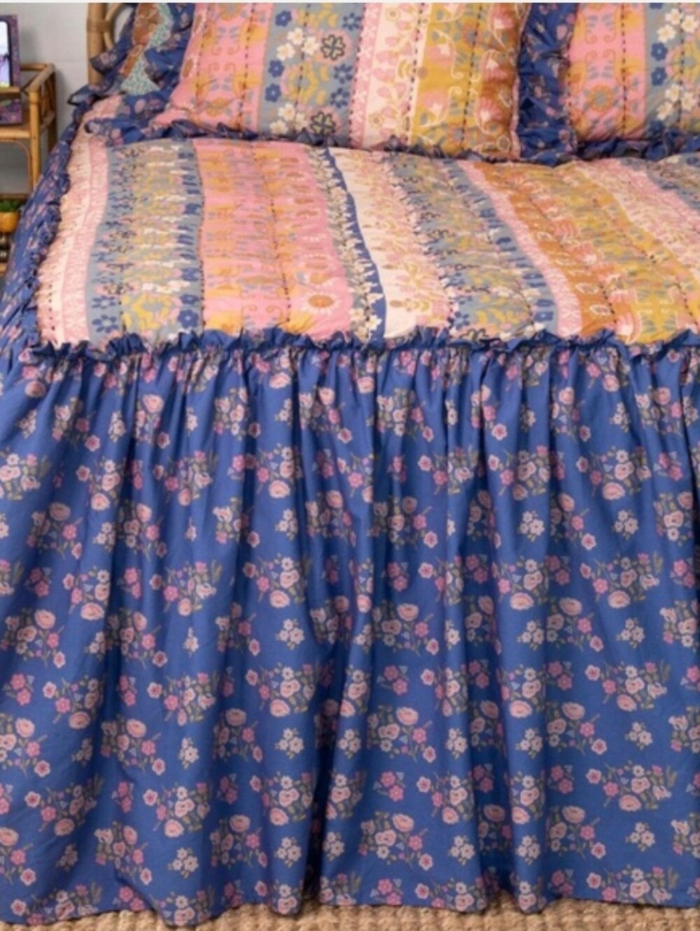 ✌️🌻 NATURAL LIFE ✌️🌻 | Floral Patchwork Comforter with Ruffled Skirt, Twin